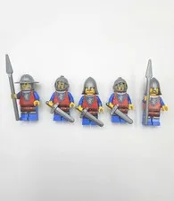 LEGO CASTLE KNIGHTS LION KNIGHTS x5 MINIFIGURES LOT OF 5 NEW WITH WEAPONS 