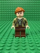 LEGO Jurassic World Minifig JW021  Claire Dearing in an olive-green jacket