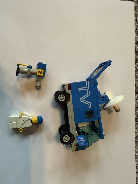 LEGO Legoland 6661 Town Mobile TV Studio Van Complete No Instructions Or Box