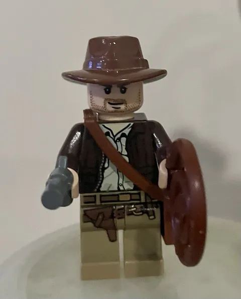 2008 LEGO Indiana Jones Mini Figure w/accesories