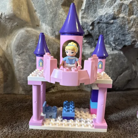 Lego Duplo Cinderella doll figure With Castle Purple Tops