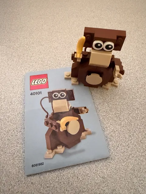 CUTE Lego Monkey - Retired 2015 (49 pieces and manual) #40101