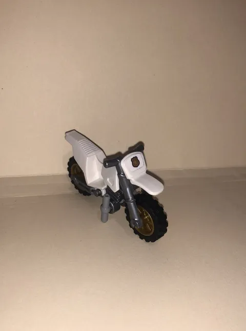 LEGO White Dirt Bike Minifigure Motorcycle with Gold Wheels from Set 60137-1