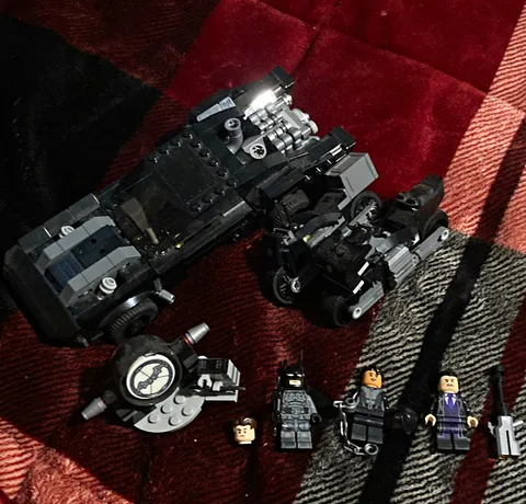 LEGO DC 76181 Batmobile: The Penguin Chase Batman Set 392pc w/Box Batsignal set