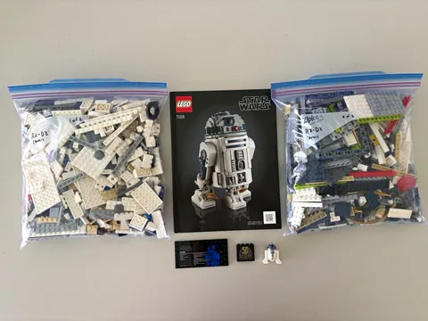 LEGO Star Wars: R2-D2 (75308) w/ Instructions