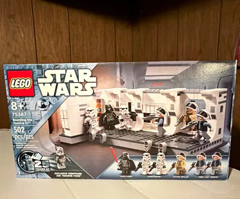 LEGO Star Wars 75387 Boarding the Tantive IV Limited Edition 502pcs 8+