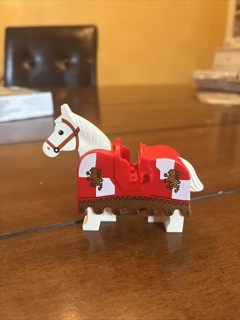 LEGO Castle White Horse with Red Lion Barding Gold Trim Medieval Knight Steed