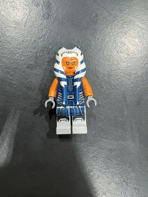 LEGO Star Wars Ahsoka Tano Minifigure sw1096 Dark Blue Jumpsuit From 75283 75310