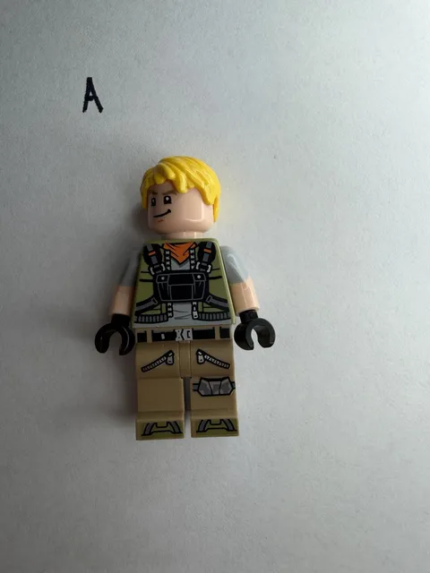 New LEGO Battalion Brawler Minifigure fort001 from Fortnite 77073 Battle Bus