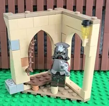 LEGO Lord of the Rings Minifigure lor022 Uruk-Hai Orc Handprint Helmet LOTR