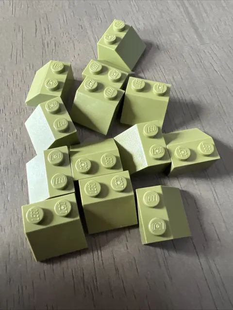 LEGO 3039 Olive Green 45 2 x 2 - 13 Pieces