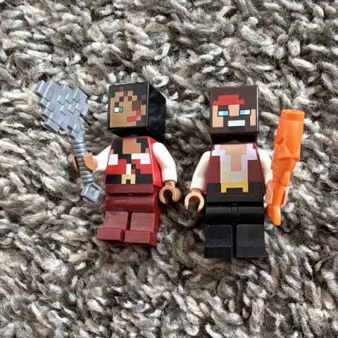LEGO Minecraft Pirate Ship Voyage minifigures, Gray axe, and Orange fish