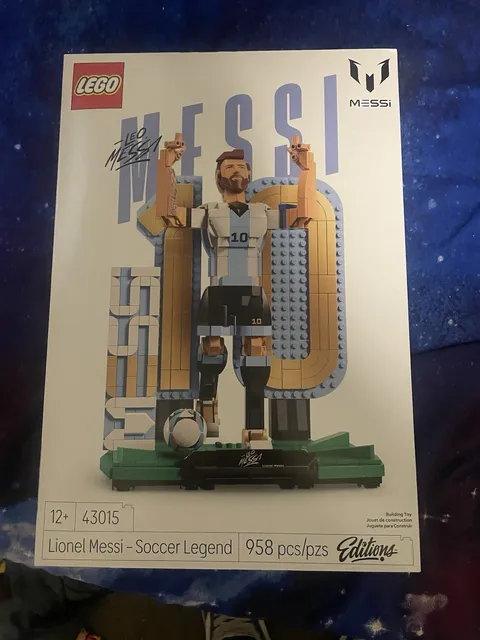 LEGO Lionel Messi Soccer Legend 43015 Editions 2-in-1 Set, 958 Pieces