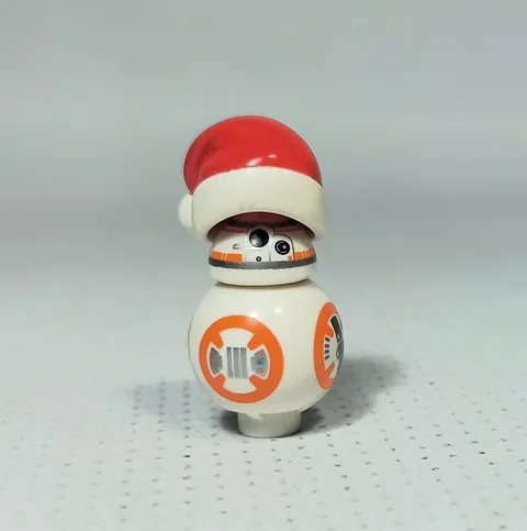 LEGO 2017 STAR WARS SW0874 BB-8 WITH SANTA HAT CHRISTMAS MINI FIGURE