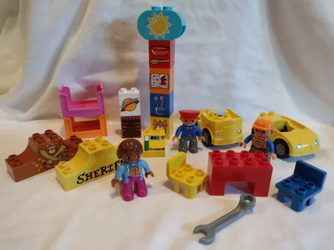 21 Pc. Lot Lego Duplo Assorted Building Blocks Includes Vehicles, People & More