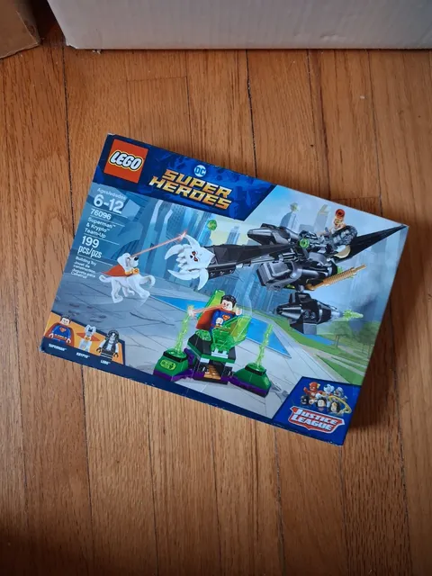 Sealed WORN Box LEGO Super Heroes DC COMICS Superman Krypto Team Up Lobo 76096