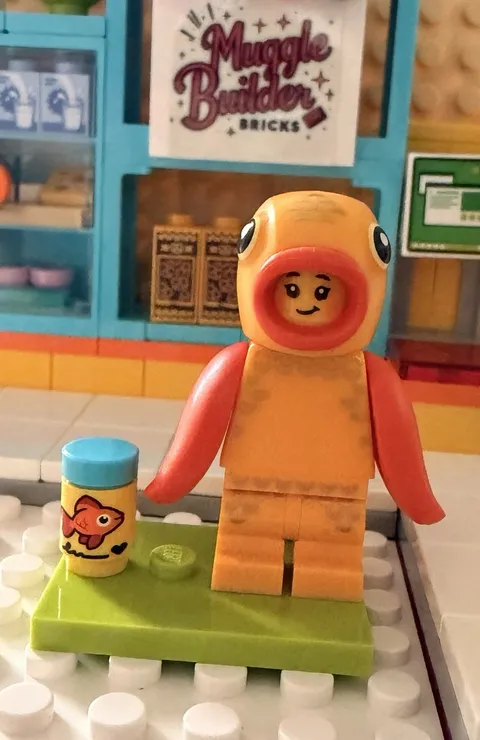 Lego CMF Series 28 Goldfish Costume Fan Minifigure With Accessories 