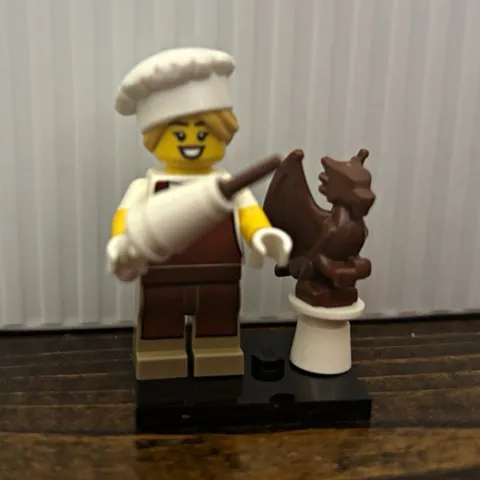 LEGO Minifigures Series 29 Chocolatier Minifigure w/ Chocolate Statue 71052