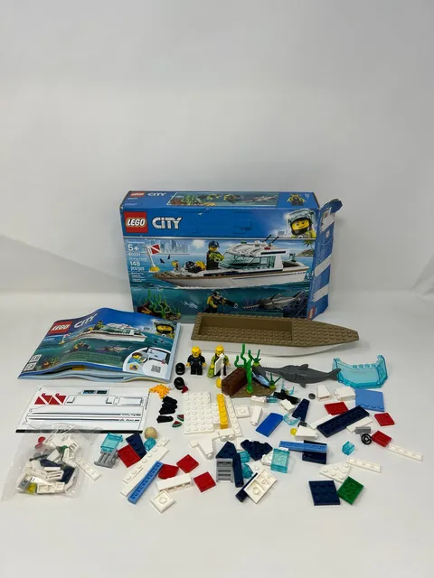 LEGO City Great Vehicles Diving Yacht 60221 Building Kit 148 Pieces