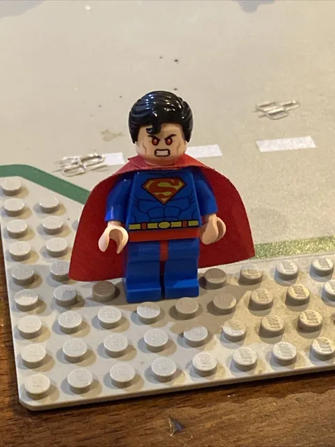 LEGO Minifigure Superman with Red Eyes (dim019) DC Super Heroes 10724 71236