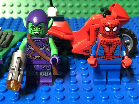 LEGO Spider-Man & Green Goblin Minifigures + Motorcycle & Glider From 76175