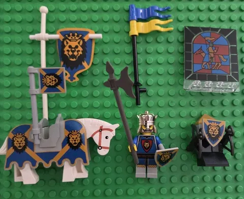 LEGO Knights Kingdom I: King Leo W/ Horse Crown Window Flag CAS035 Minifigure 