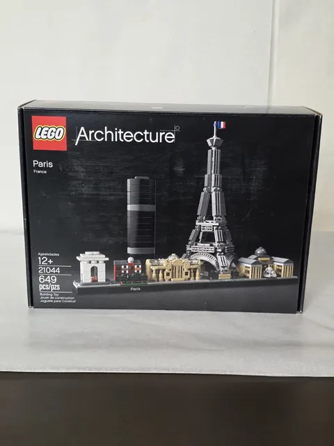 LEGO Architecture Paris 21044 Skyline Complete Set 649pc Open Box 