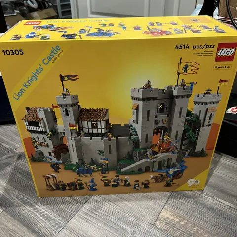 LEGO 10305 Lion Knights' Castle  New Sealed Retired 