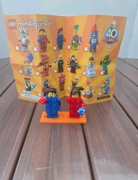 Lego Minifigures Brick Guy And Brick Girl Set