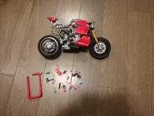 LEGO 42107 Technic Ducati Panigale V4 R