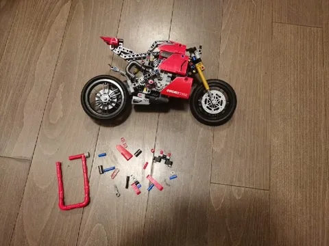 LEGO 42107 Technic Ducati Panigale V4 R