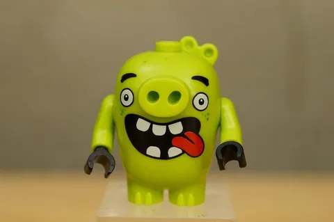 Authentic Lego Toy Angry Birds Piggy Minifigure 75824 Ang010