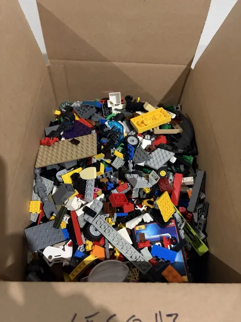 Bulk Legos 10LBS aprox (pieces, bags, mini figures parts)