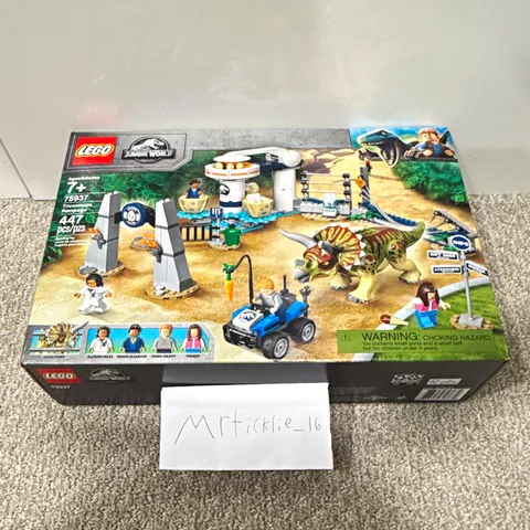 LEGO Jurassic World 75937 Triceratops Rampage 447 pcs SEALED