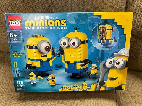 LEGO 75551 Brick-built Minions and their Lair Minions