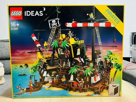 LEGO 21322 Pirates Barracuda Bay Ship Island Retired Exclusive Set Minifigs