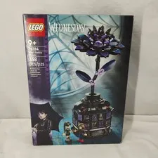 LEGO Wednesday Black Dahlia Flower Set With Mini Figures 76784 Factory Sealed