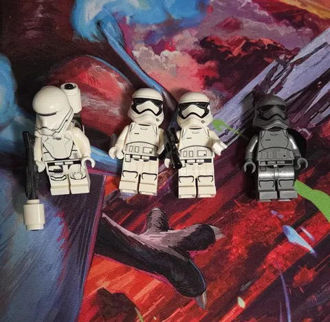 LEGO Star Wars First Order Stormtrooper Minifigure Lot of 4 w/ Cape SW0666