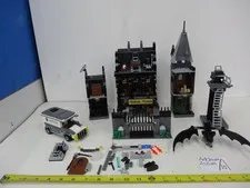 Lego Batman 2006 Arkham Asylum 7785 NOT COMPLETE - MISSING PARTS!