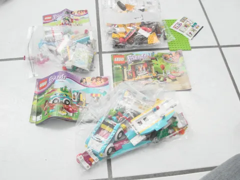 Lego Lot 2 pounds lego Friends some books and minifigures, 41334, 41034, 41028