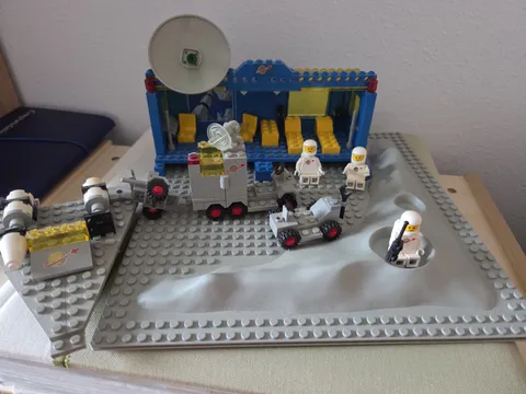 Lego space station set, missing pieces