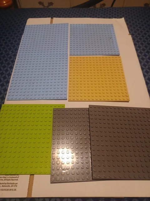 LEGO Lot of 7 assorted 16 X 16 DOT 5 x 5 INCH PLATES PLATFORMS BASEPLATES