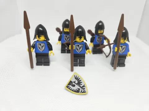 Vintage LEGO Castle Black Falcons Minifigure Lot – 5 Soldiers + Shield