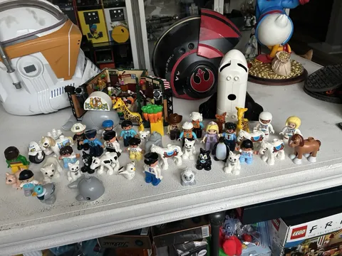 Huge Lot Of Lego Figures And Animals Etc
