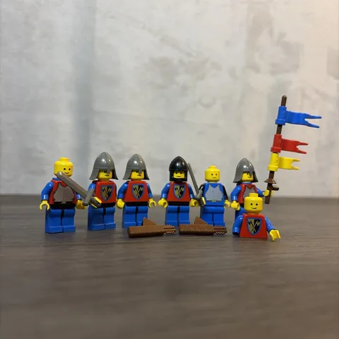 LEGO Knight Minifigures Lot of 6 Vintage Knights Medieval Guys & accessories 
