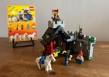 Vintage LEGO Castle 6067 Guarded Inn Complete with Instructions 