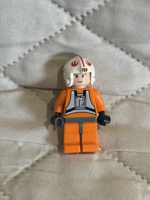 LEGO Star Wars Luke Skywalker Pilot Minifigure FREE Shipping