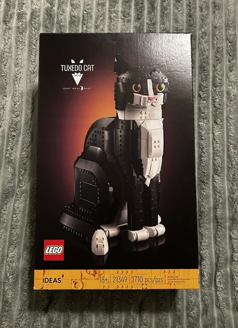 LEGO Tuxedo Cat 21349 Complete Set With Manual And No Missing Pieces