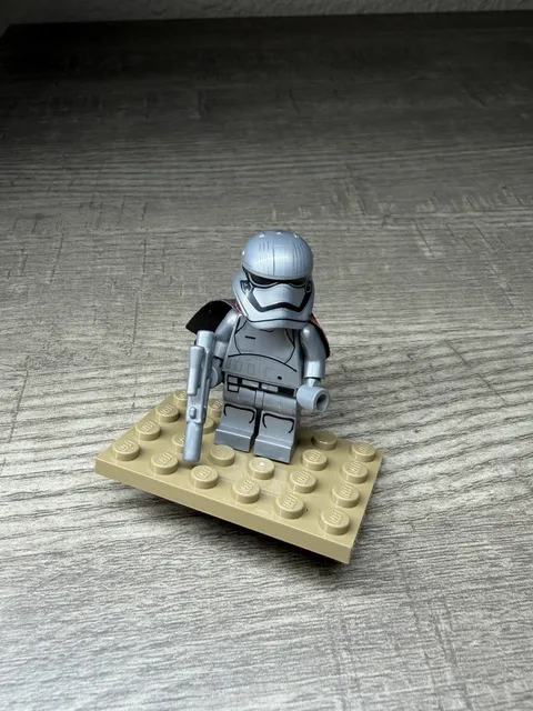 LEGO Star Wars Captain Phasma Minifigure 75103 First Order Transporter sw0684