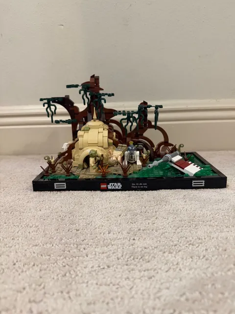 LEGO Star Wars 75330 Dagobah Jedi Training Diorama 100% Complete